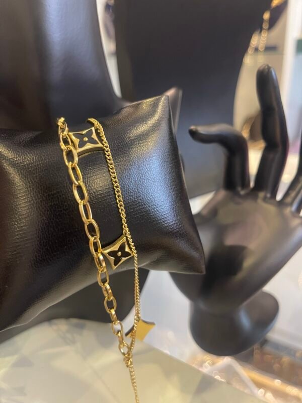 Double layered bracelet