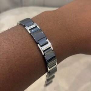 cjqkmfnuyxbjagf0lze0ljizljauntygkglqag9uztezldq7iglpuyayni42oybnemlwksac-15 Black silver toned steel bracelet